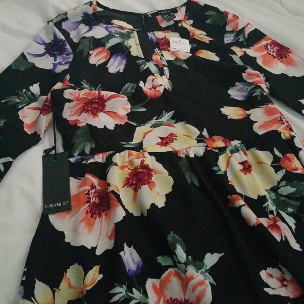 Dress - Picture 2 of 2